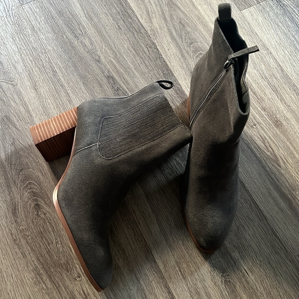 Violet Red Meghan Gray Ankle Boots Women’s Suede Heeled Booties Size 11 New - Picture 3 of 9